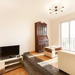 - Lovely 3 Bedroom Unit With Own Private Entrance * Gudja