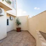 Ferienhaus - Lovely 3 Bedroom Unit With Own Private Entrance *
