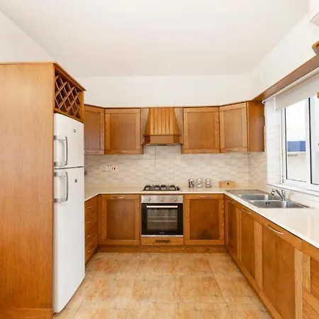 بيت للعطل - Lovely 3 Bedroom Unit With Own Private Entrance *