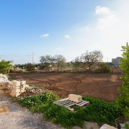 - Lovely 3 Bedroom Unit With Own Private Entrance بيت للعطل *