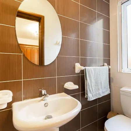 بيت للعطل - Lovely 3 Bedroom Unit With Own Private Entrance