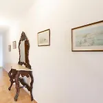 Semesterbostad - Lovely 3 Bedroom Unit With Own Private Entrance *