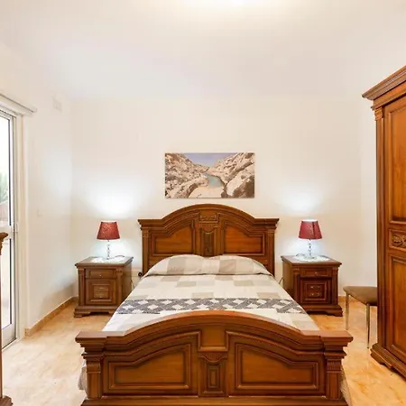 - Lovely 3 Bedroom Unit With Own Private Entrance Σπίτι διακοπών Gudja