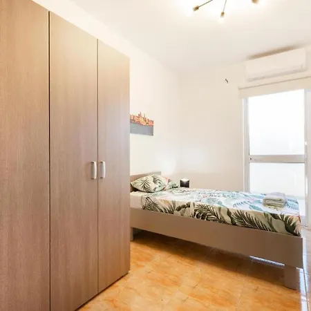 بيت للعطل - Lovely 3 Bedroom Unit With Own Private Entrance Gudja