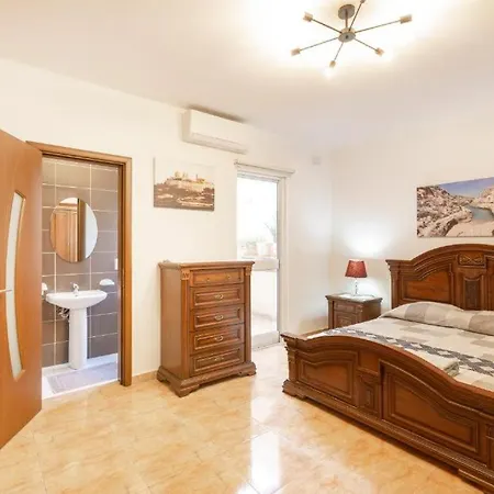 - Lovely 3 Bedroom Unit With Own Private Entrance Holiday home