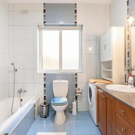 - Lovely 3 Bedroom Unit With Own Private Entrance * Gudja