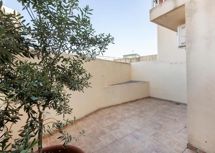 - Lovely 3 Bedroom Unit With Own Private Entrance Σπίτι διακοπών Gudja