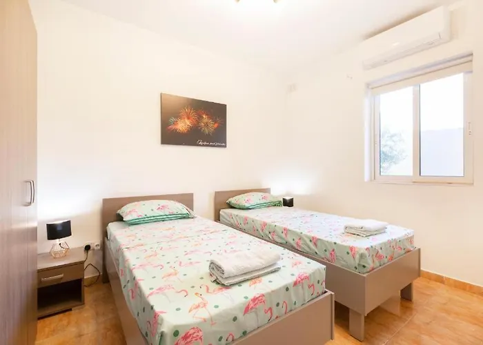 Σπίτι διακοπών - Lovely 3 Bedroom Unit With Own Private Entrance Gudja