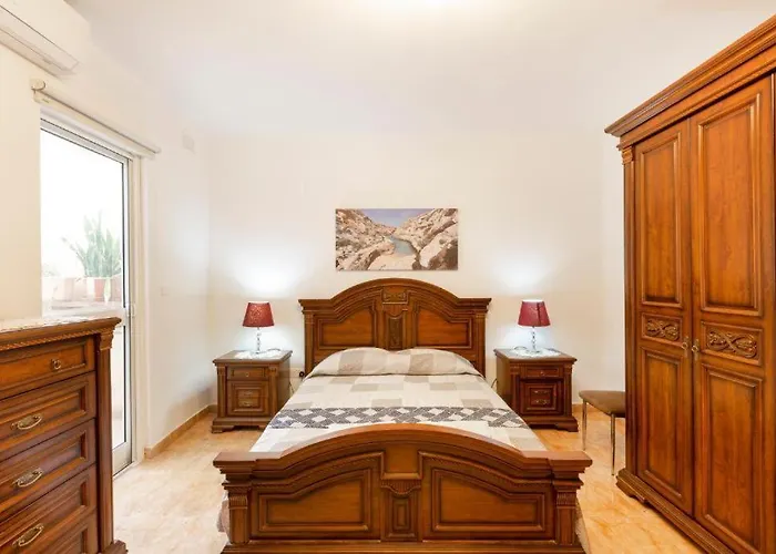 - Lovely 3 Bedroom Unit With Own Private Entrance Σπίτι διακοπών Gudja