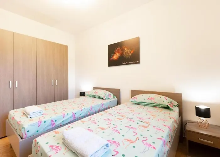 - Lovely 3 Bedroom Unit With Own Private Entrance Σπίτι διακοπών *