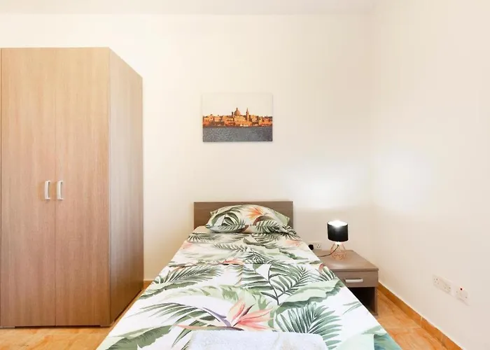 - Lovely 3 Bedroom Unit With Own Private Entrance Σπίτι διακοπών *