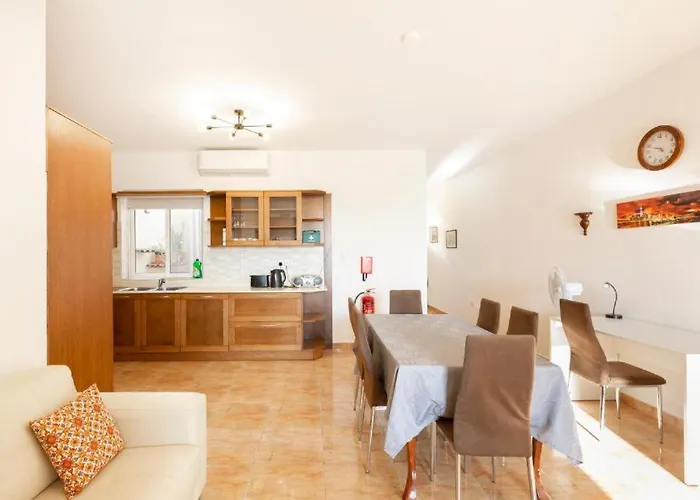 Σπίτι διακοπών - Lovely 3 Bedroom Unit With Own Private Entrance *