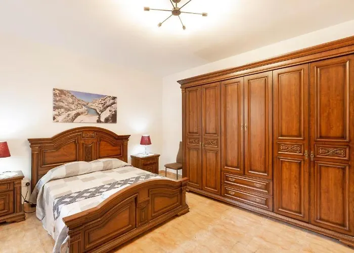 - Lovely 3 Bedroom Unit With Own Private Entrance Σπίτι διακοπών