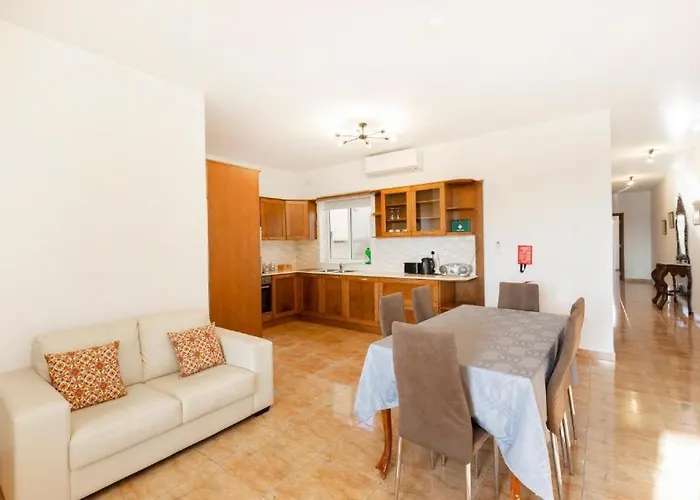 Σπίτι διακοπών - Lovely 3 Bedroom Unit With Own Private Entrance *