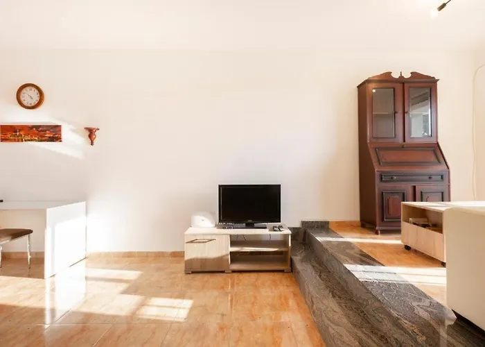 - Lovely 3 Bedroom Unit With Own Private Entrance Σπίτι διακοπών Gudja