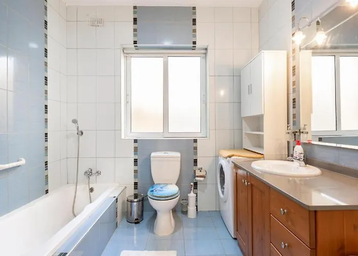 - Lovely 3 Bedroom Unit With Own Private Entrance * Gudja