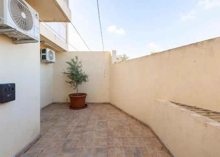 - Lovely 3 Bedroom Unit With Own Private Entrance *